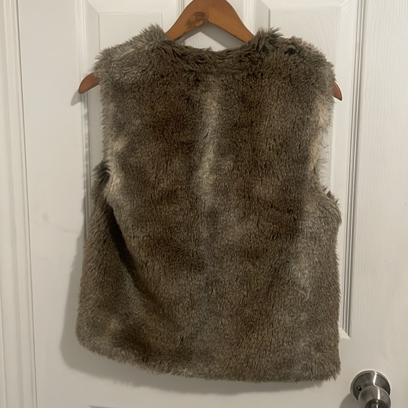 Talulu Faux Fur Vest - Picture 4 of 7